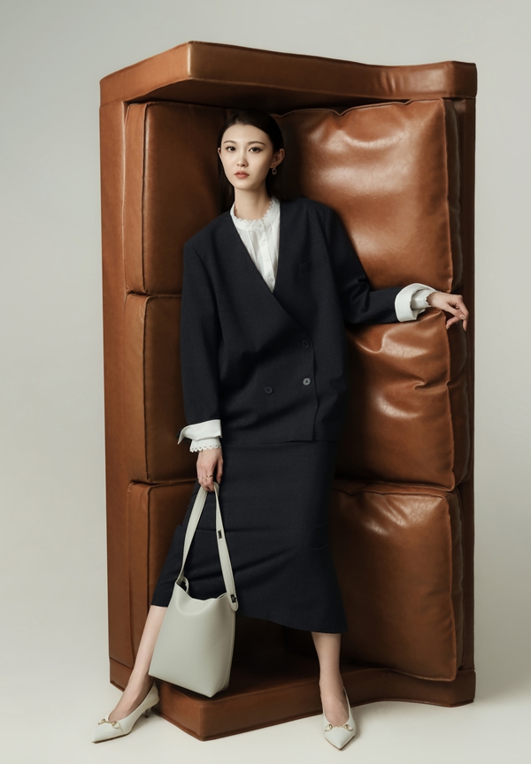 藏青色西裝套裝